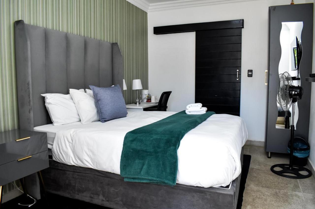 Thamani Guest House Randfontein Екстер'єр фото